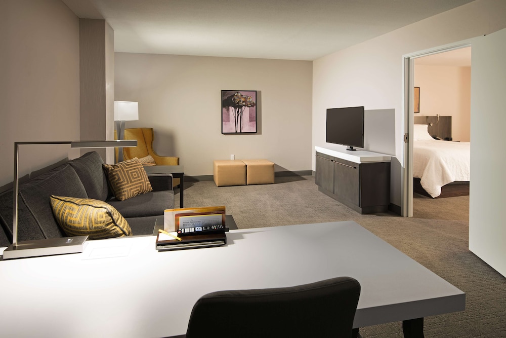 Suite, 1 Bedroom - Photo 1