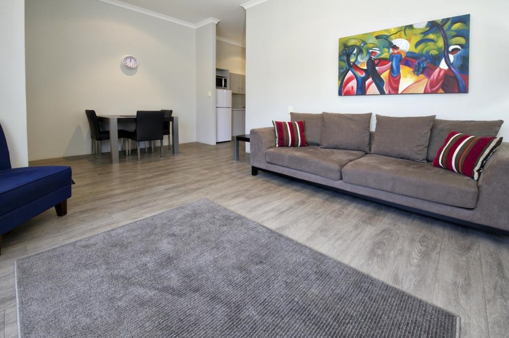 Deluxe 1 Bedroom Apartment photo 3