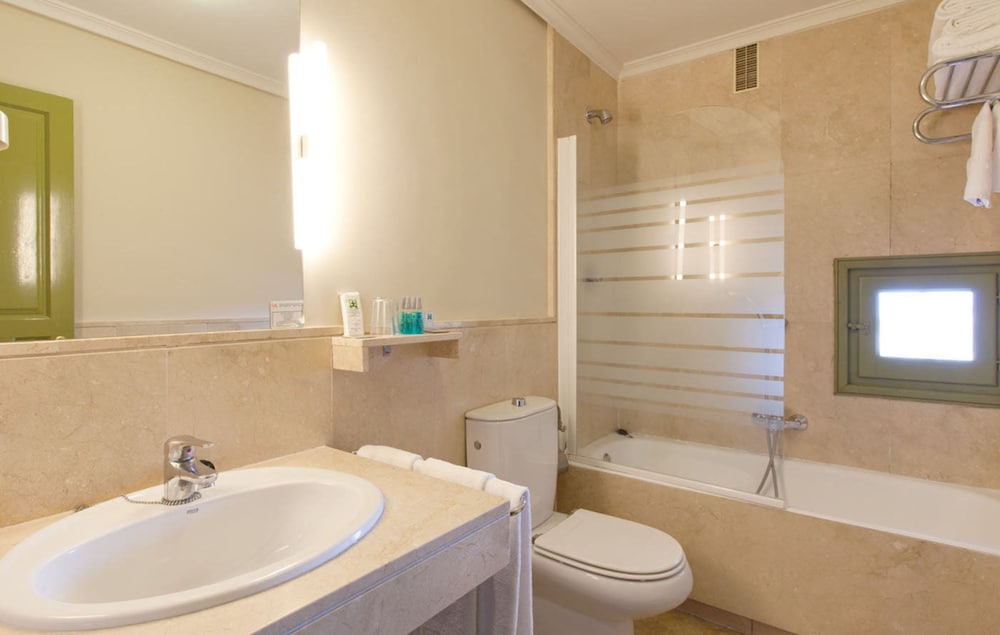 Double Room - Photo 9