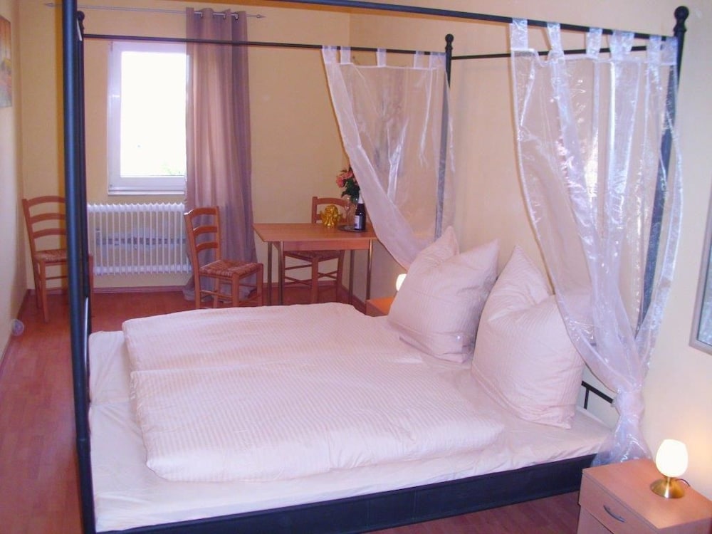 Basic Quadruple Room, Multiple Beds photo 2