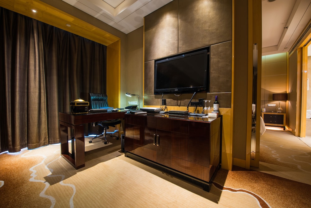 Club Suite, 1 Bedroom, Mountain View - Photo 4