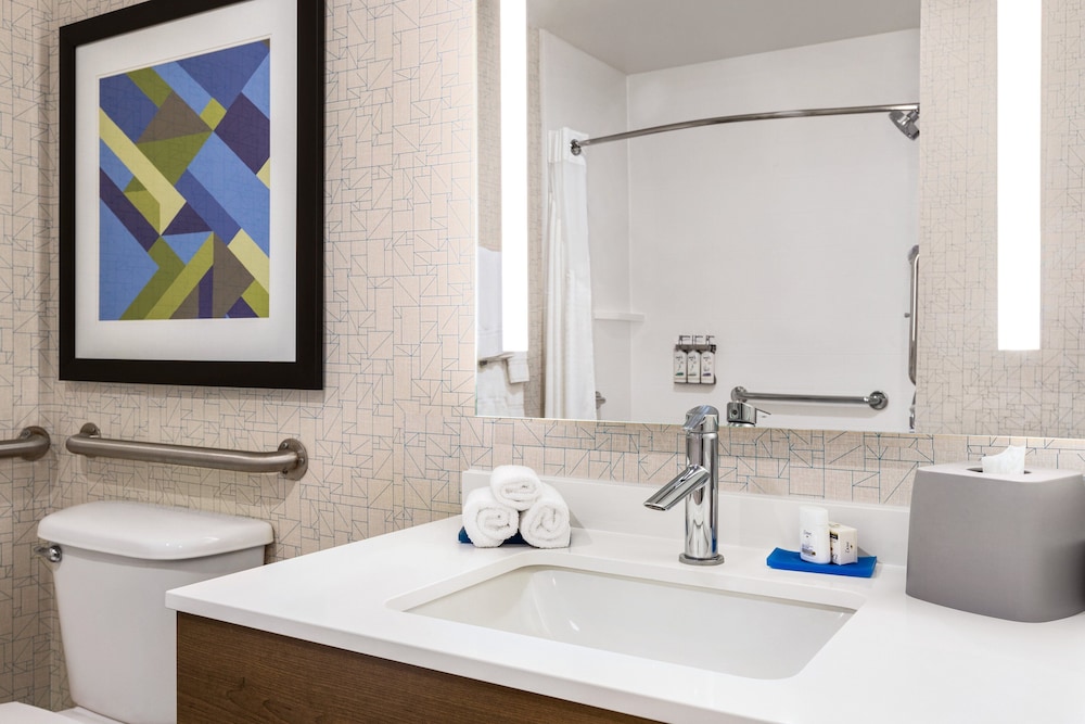 Standard Room, 1 Queen Bed, Accessible (Mobility, Accessible Tub) - Photo 6