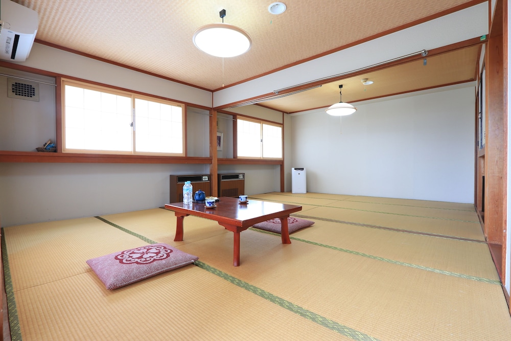 Japanese Room (12Tatami) without Bathroom, Non smoking photo 2