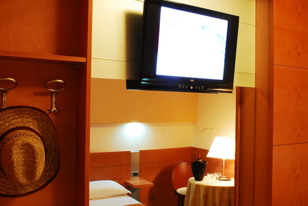 Standard Double or Twin Room photo 2