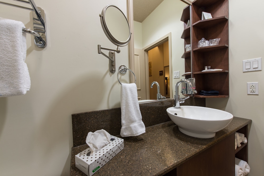 Room, Multiple Beds, Non Smoking - Photo 8