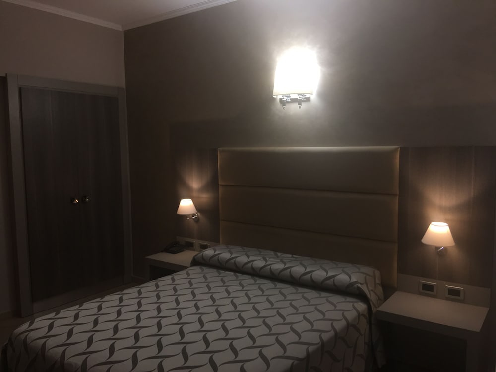 Standard Room, 1 Queen Bed, Accessible, Sea View photo 2
