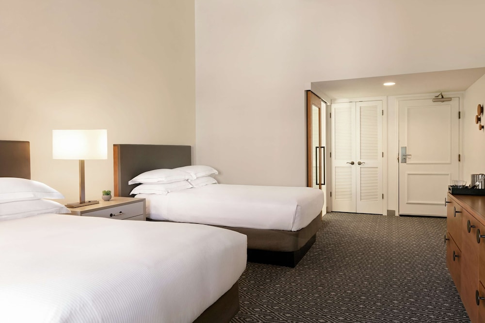 Room, 2 Queen Beds, Accessible (Mobility, Roll-In Shower) - Photo 2