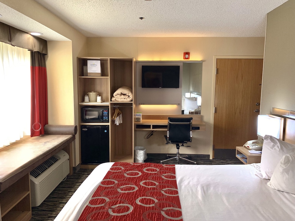 Room, 1 King Bed, Non Smoking - Photo 2