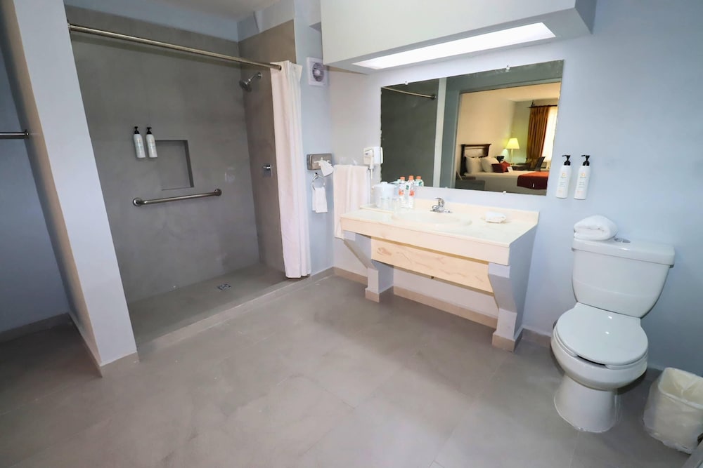 Room, 1 Double Bed, Non Smoking (Accesible) - Photo 5