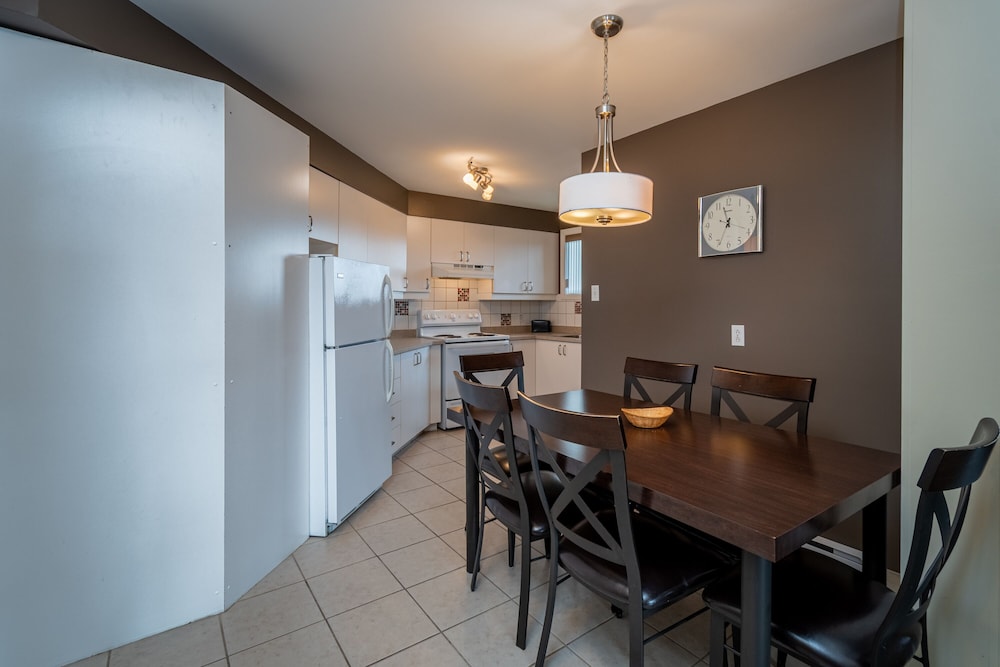 Condo, 2 Bedrooms, Kitchen photo 2
