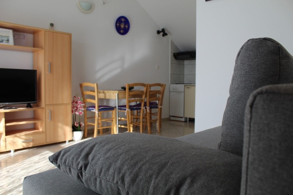 Apartment (Den - with pool - B1(2+2)) photo 1
