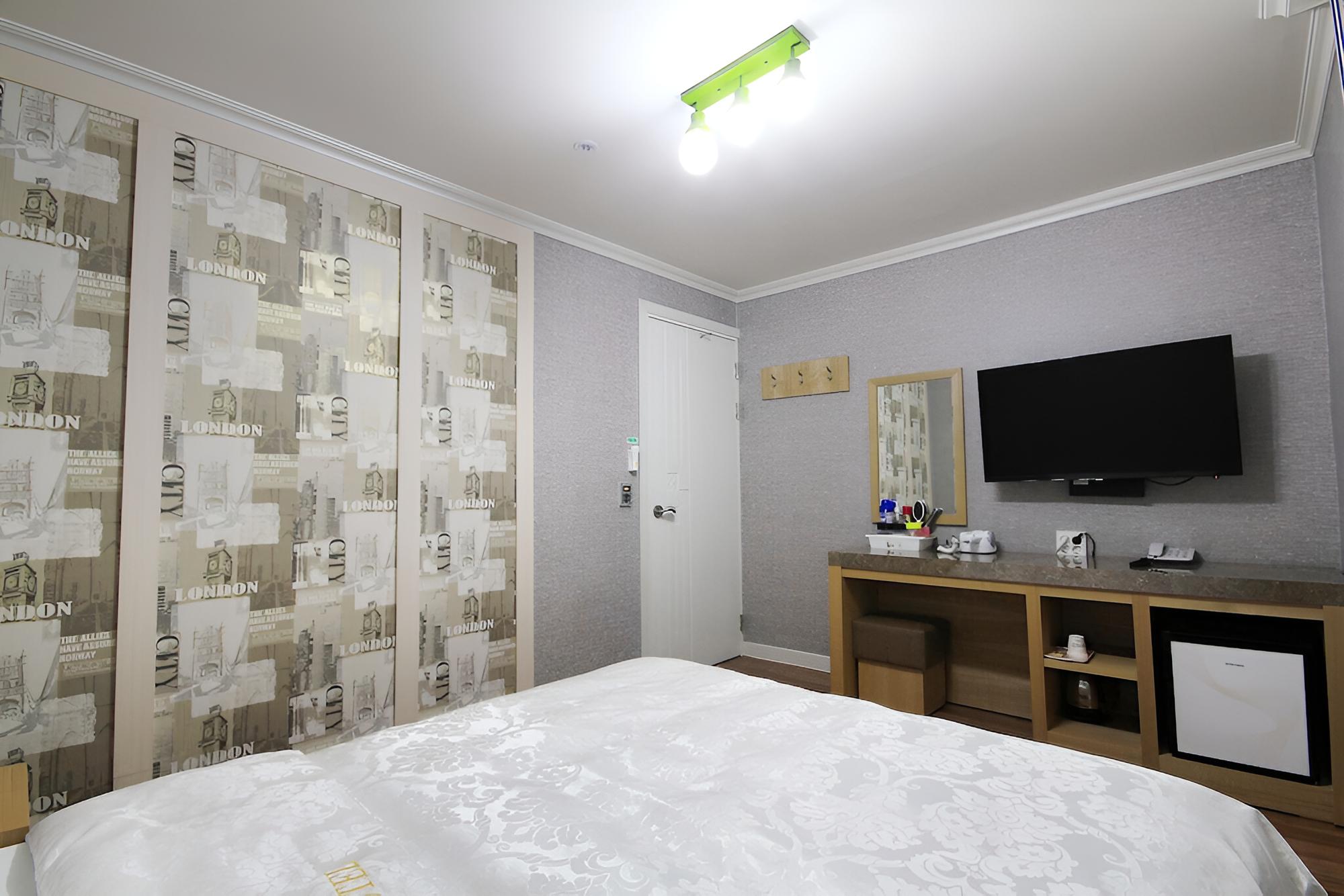 Room (Standard Room) - Photo 3