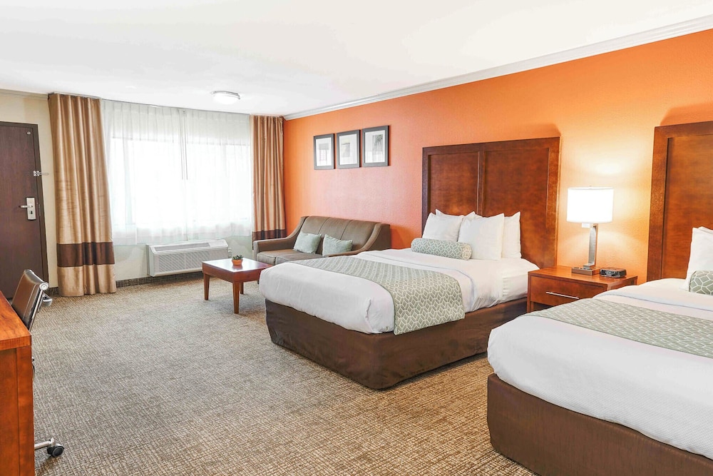 Family Room, 2 Queen Beds, Non Smoking