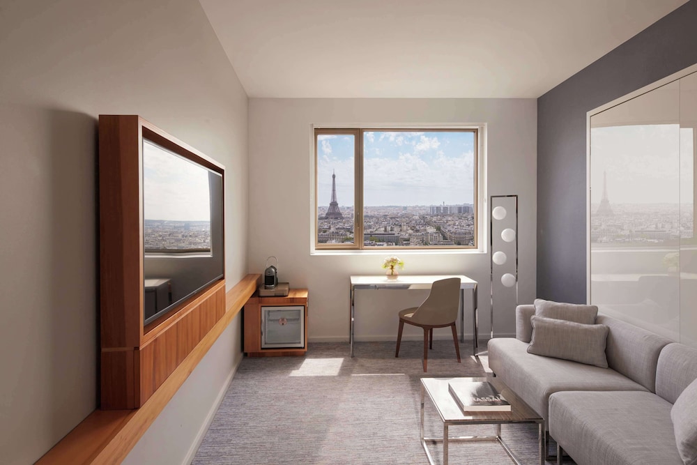 Eiffel Tower Suite - Photo 4