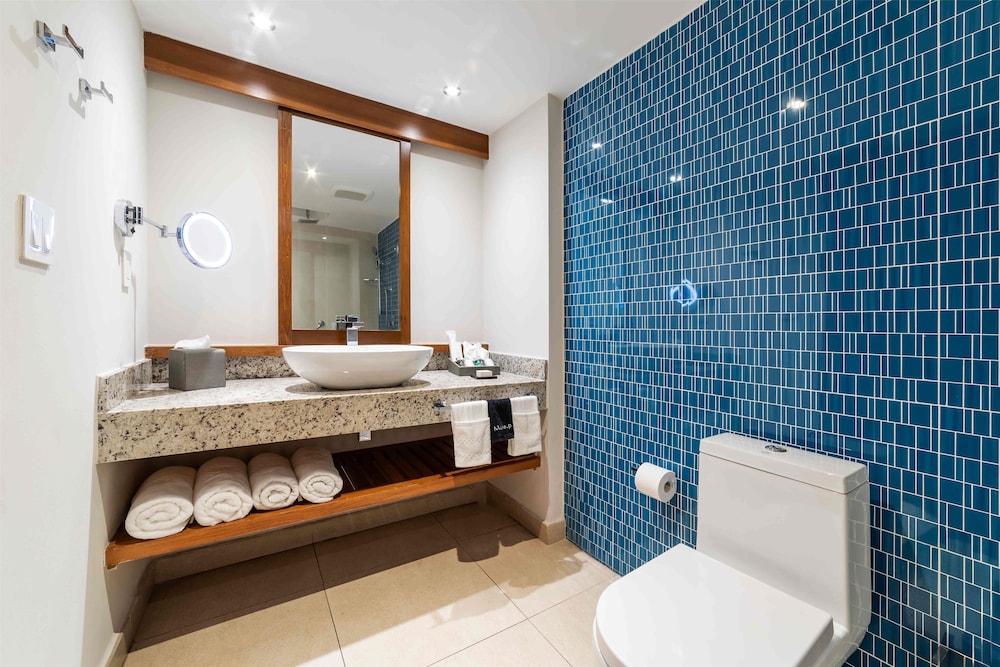 Suite, 1 King Bed, Ocean View (junior Suite King)