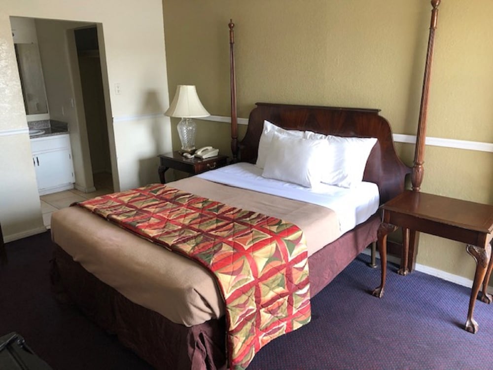 Superior Single Room, 1 Queen Bed, Non Smoking, Kitchenette photo 1