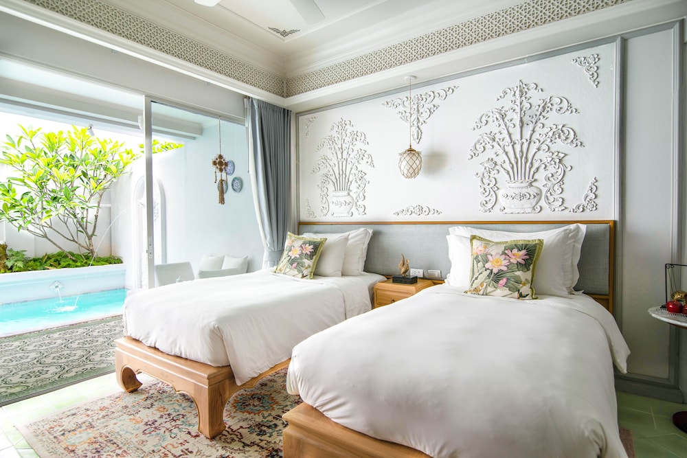 The Junior Pool Suite - Twin bed photo 2