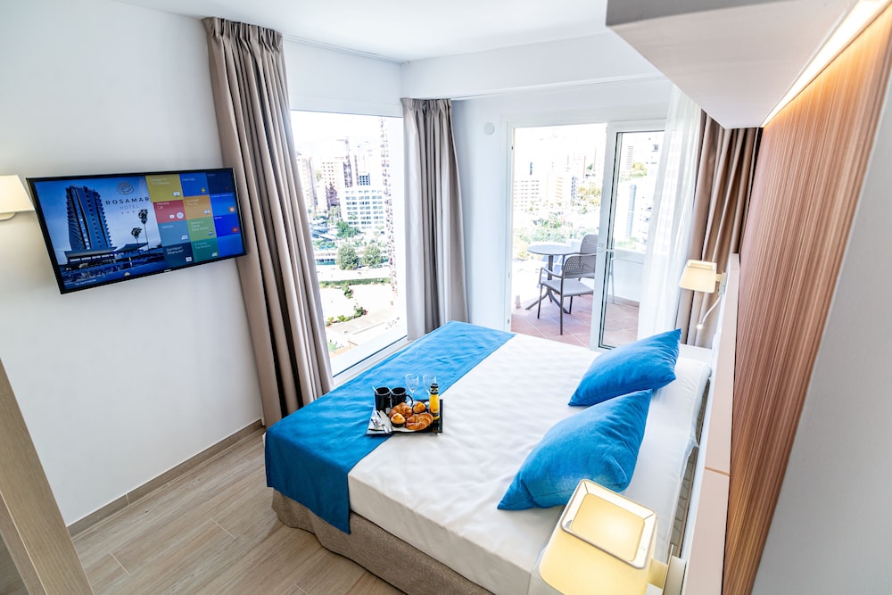 Family Room, Terrace, Pool View (3 Adults + 1 Child) photo 2