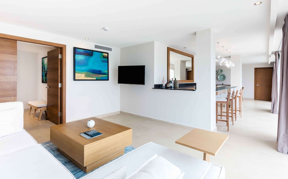 Executive Suite, 1 King Bed, Ocean View (luxury Butler Penthouse)