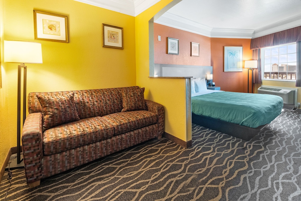 Suite, 1 King Bed with Sofa bed, Non Smoking - Photo 3