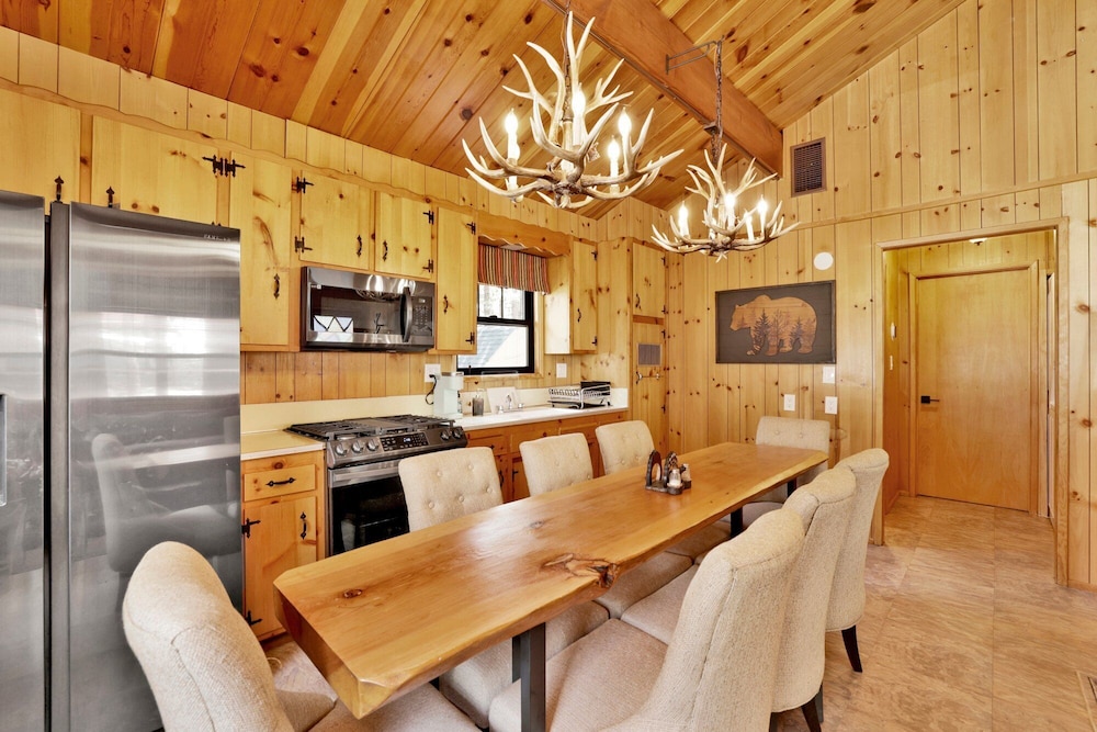 Cabin, Multiple Beds, Patio, Mountain View (2464) photo 3