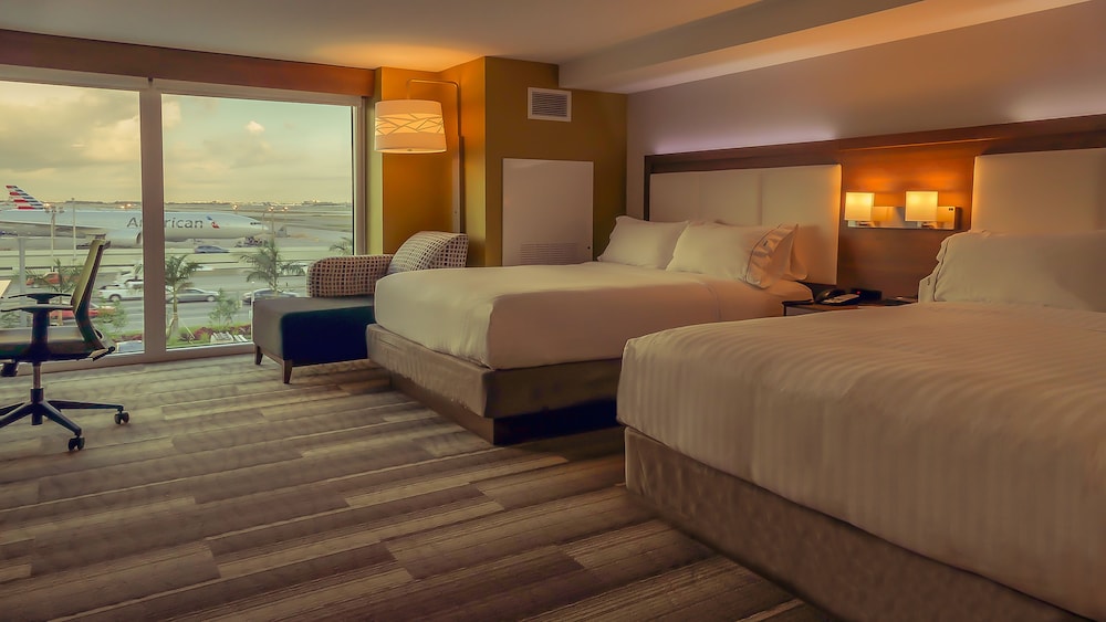 Standard Room, 2 Queen Beds (Miami Airport View) photo 2