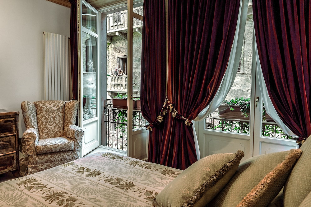 Suite (Lavinia, view on Juliet's Balcony)
