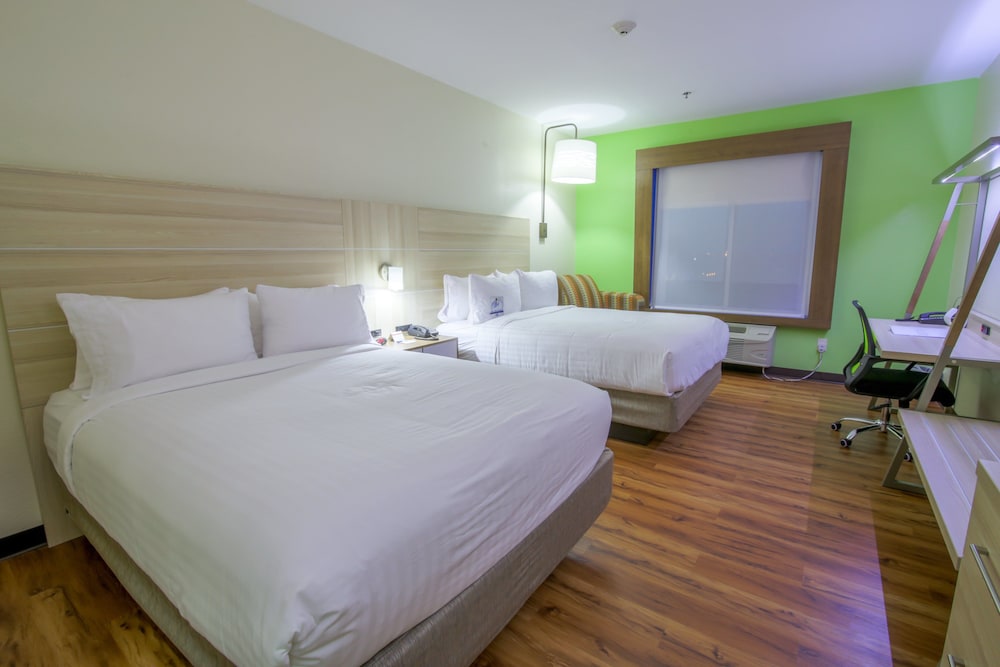 Standard Room, 2 Queen Beds, Accessible photo 2