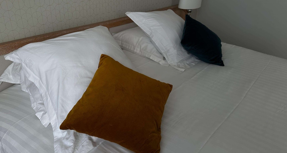 Comfort Room, 1 King Bed, Non Smoking - Photo 4