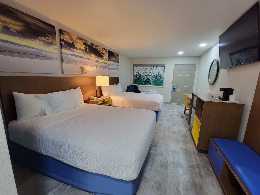 Standard Room, 1 King Bed - Photo 6
