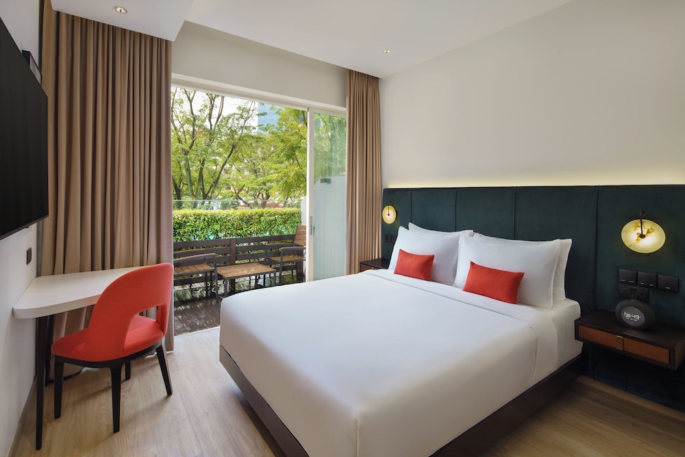 Premier Room, 1 Queen Bed, Pool Access (Queen) photo 2