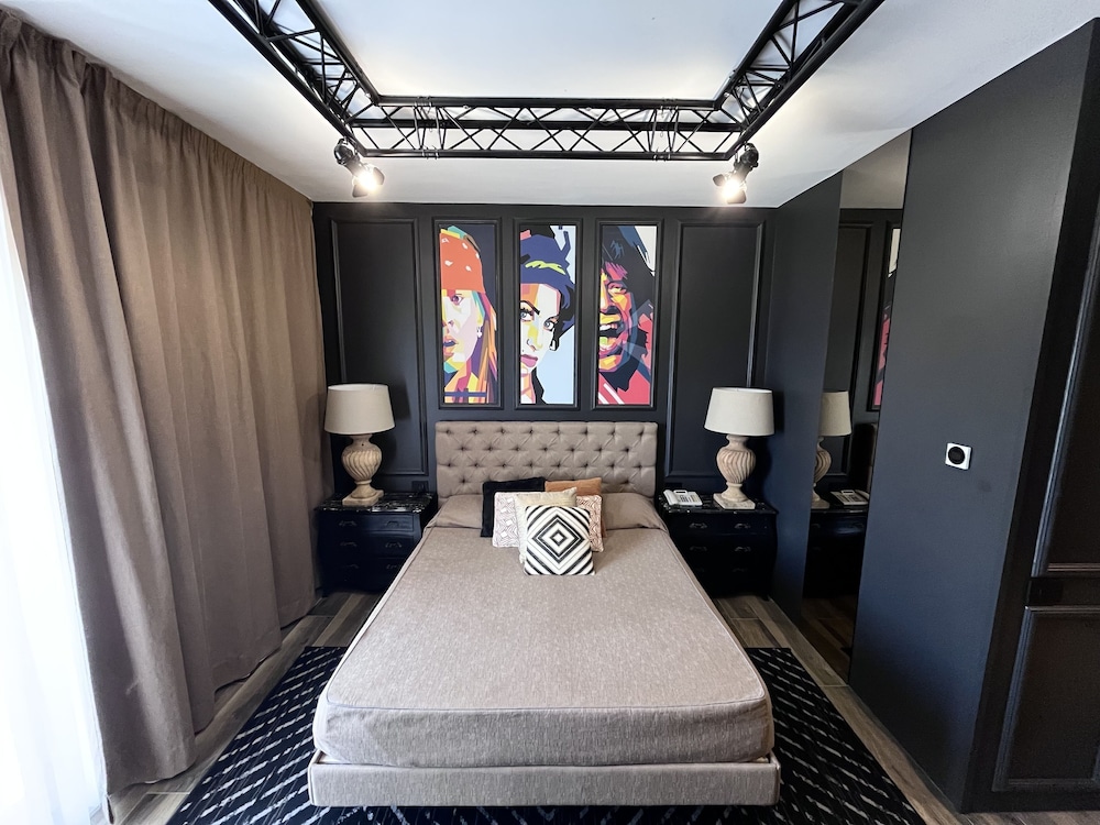 Superior Room, 1 Queen Bed photo 2