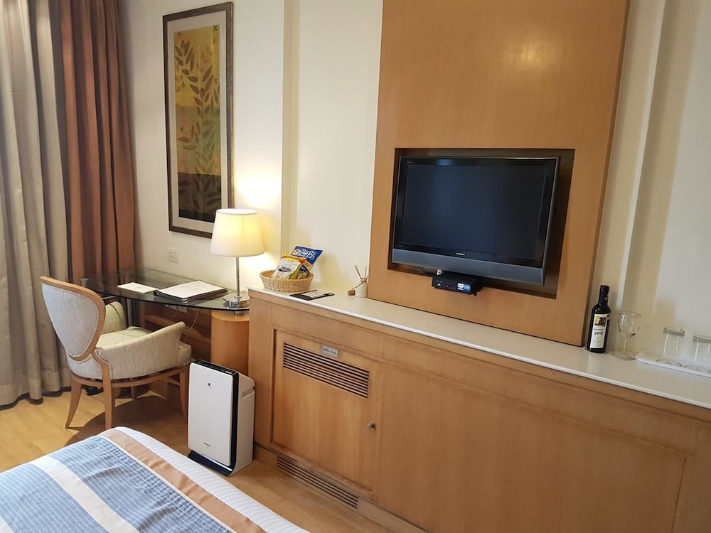 Basic Room, 1 Double Bed, City View photo 3