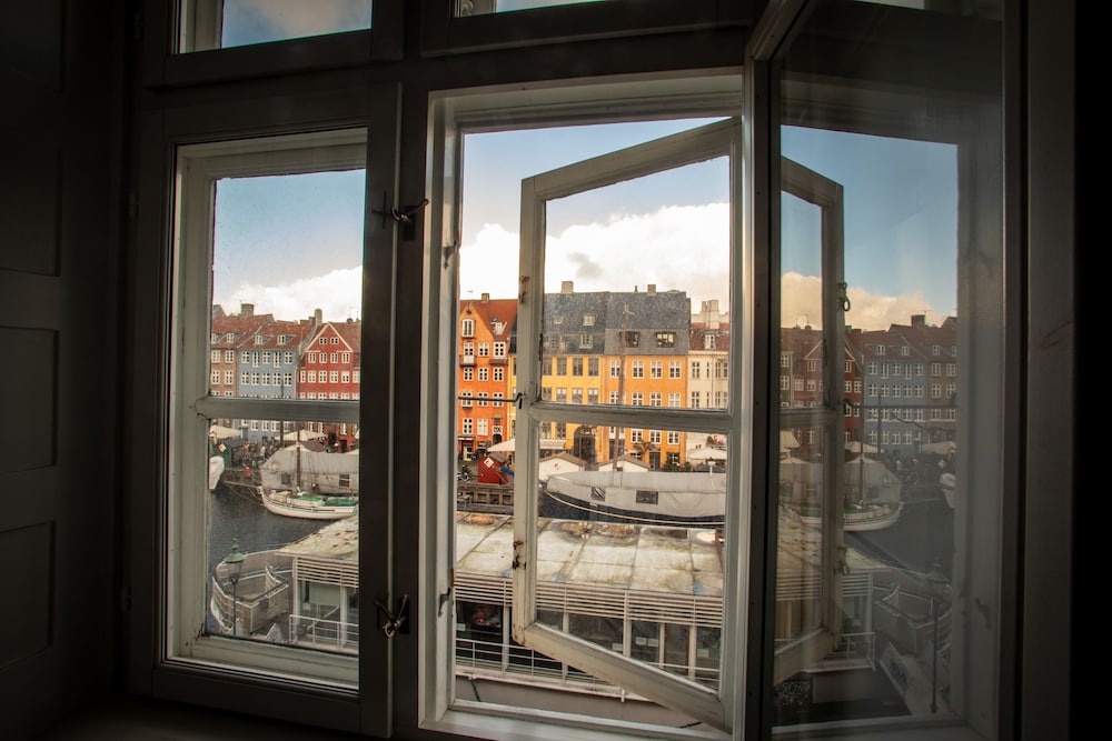 Double room with a view thumbnail 5