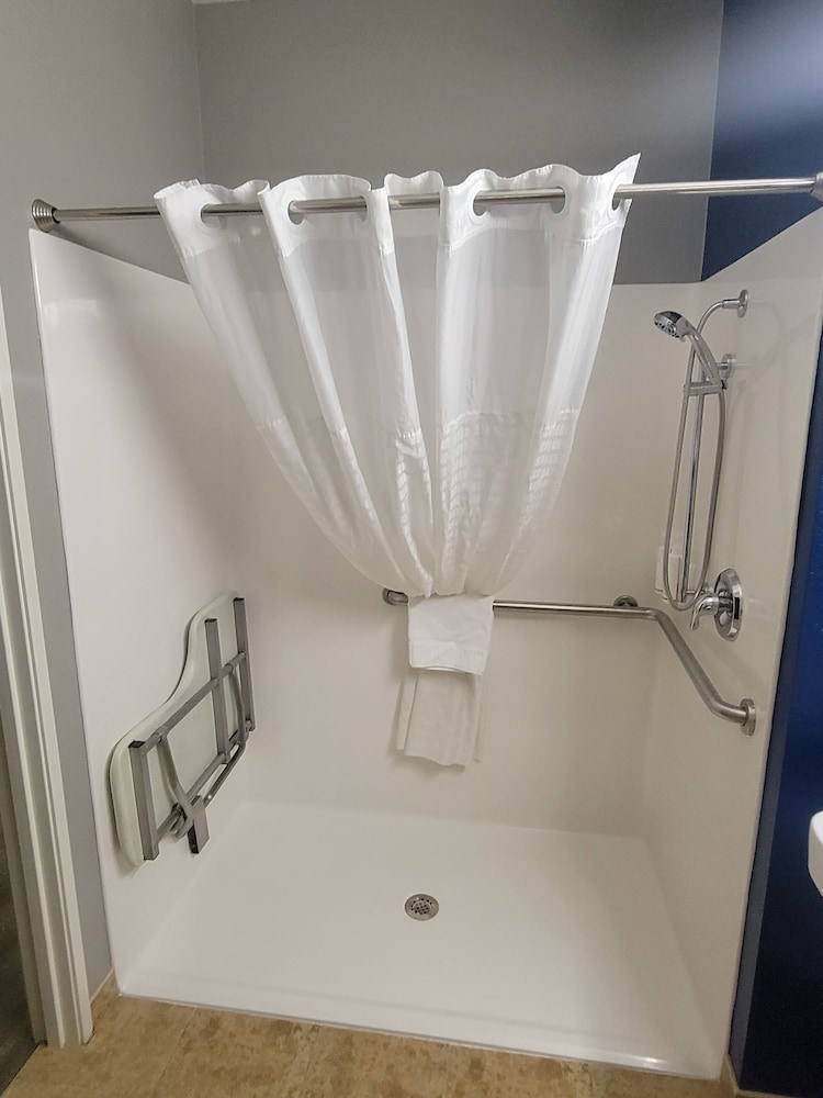 Studio, 1 Queen Bed, Accessible, Non Smoking (Hearing Impaired Accessible) - Photo 7