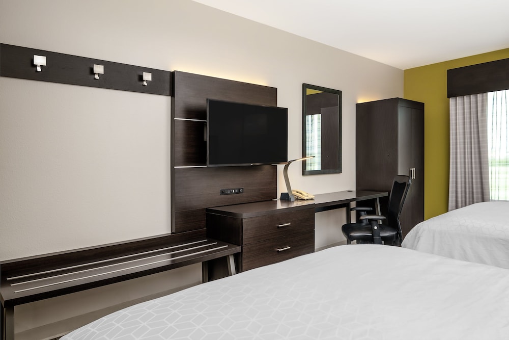 Standard Room, 2 Queen Beds - Photo 3