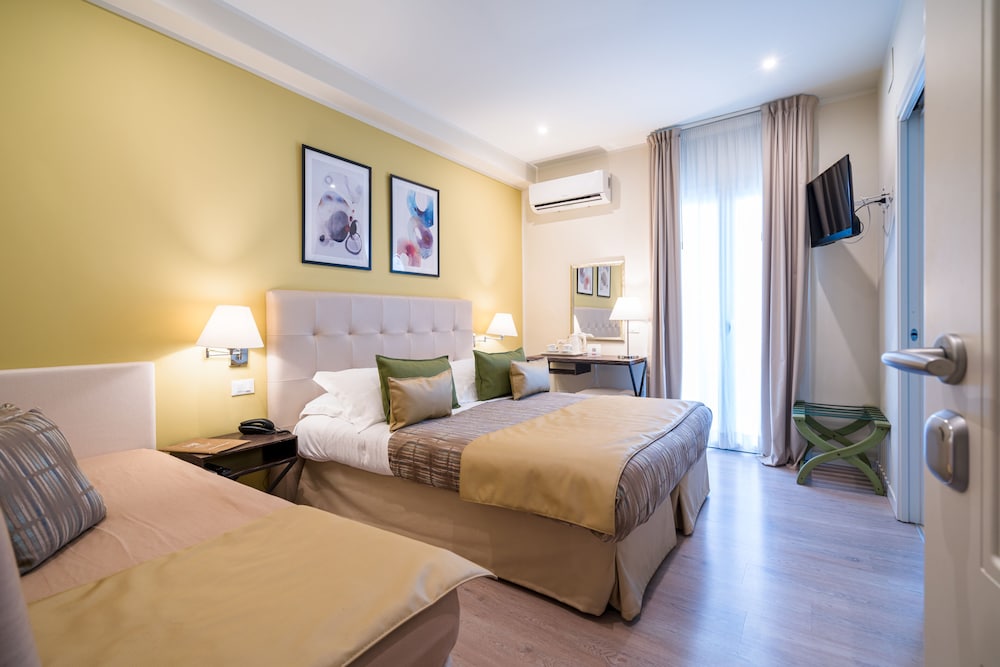 Comfort Triple Room, Partial Sea View