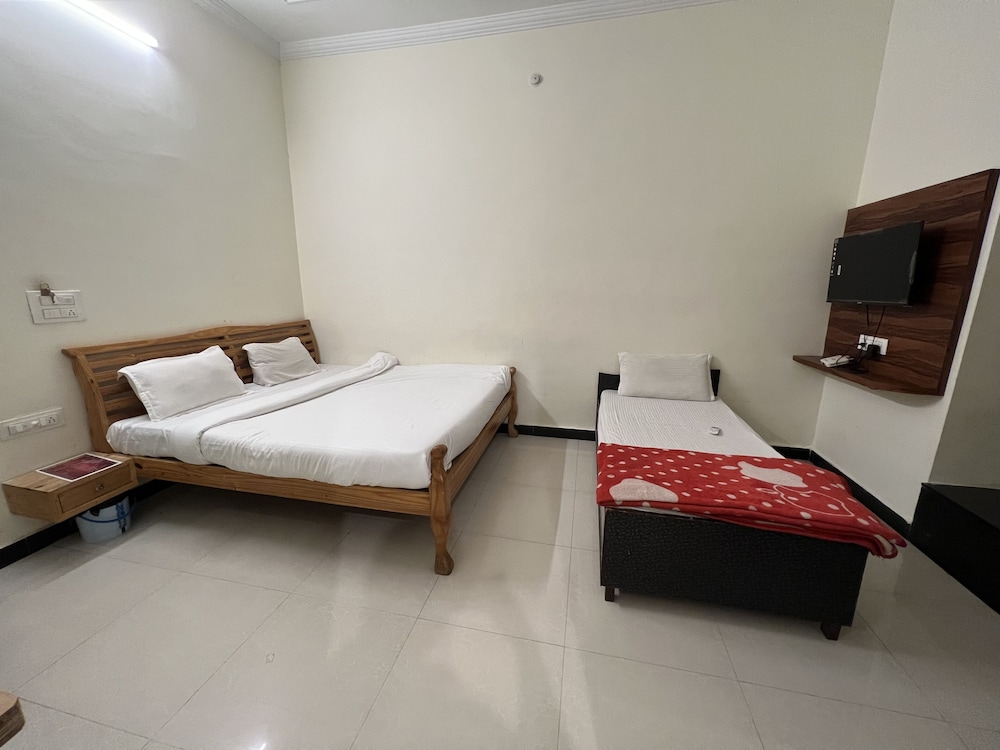 Double or Twin Room photo 3