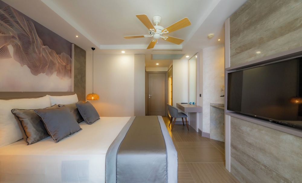 Senior Suite - Photo 2