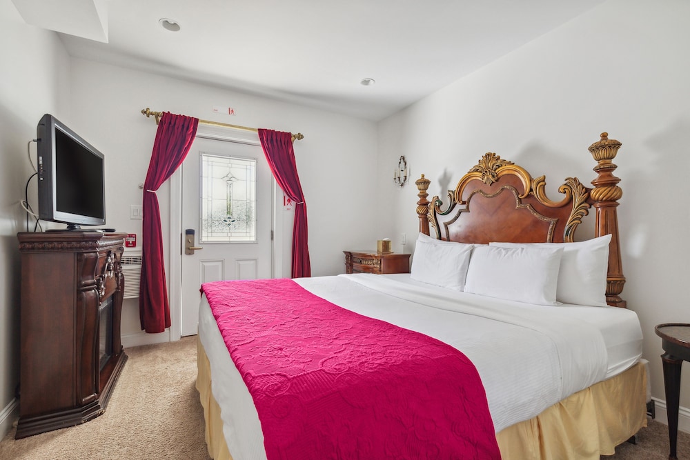 R Suite - Cozy Dream Suite with 1 Person Sized Jetted Tub, 1 King Bed, 2nd Floor