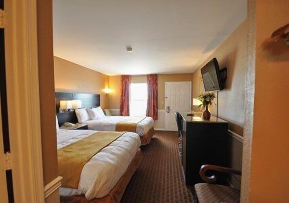 Standard Room, 2 Queen Beds, Smoking - Photo 1