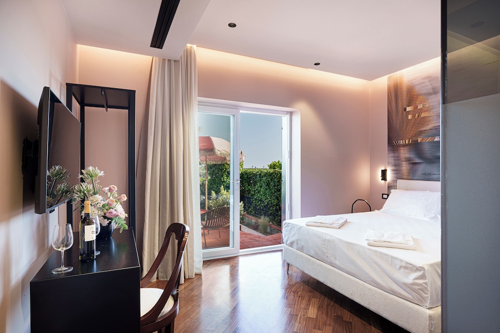 Deluxe Double Room, Courtyard View, Garden Area