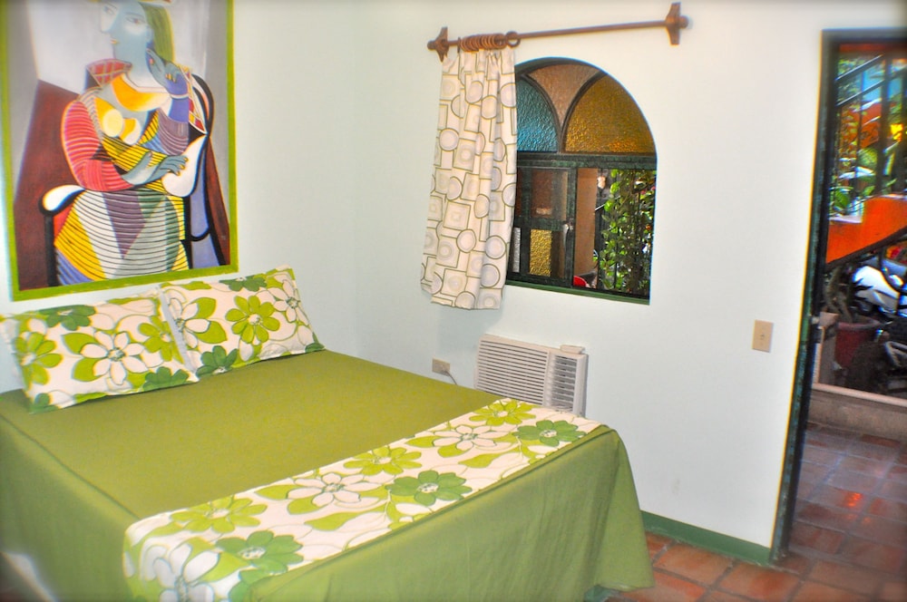 Standard Room, 1 Queen Bed - Photo 3