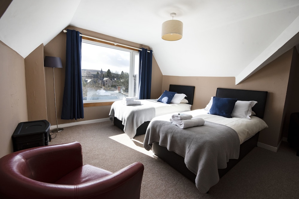 Basic Triple Room, 3 Twin Beds photo 2