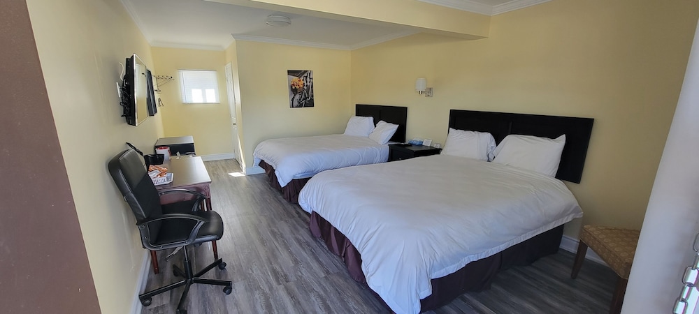 Standard Room, 2 Queen Beds photo 1
