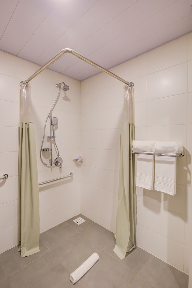 Standard Room, 1 Double Bed, Accessible - Photo 8