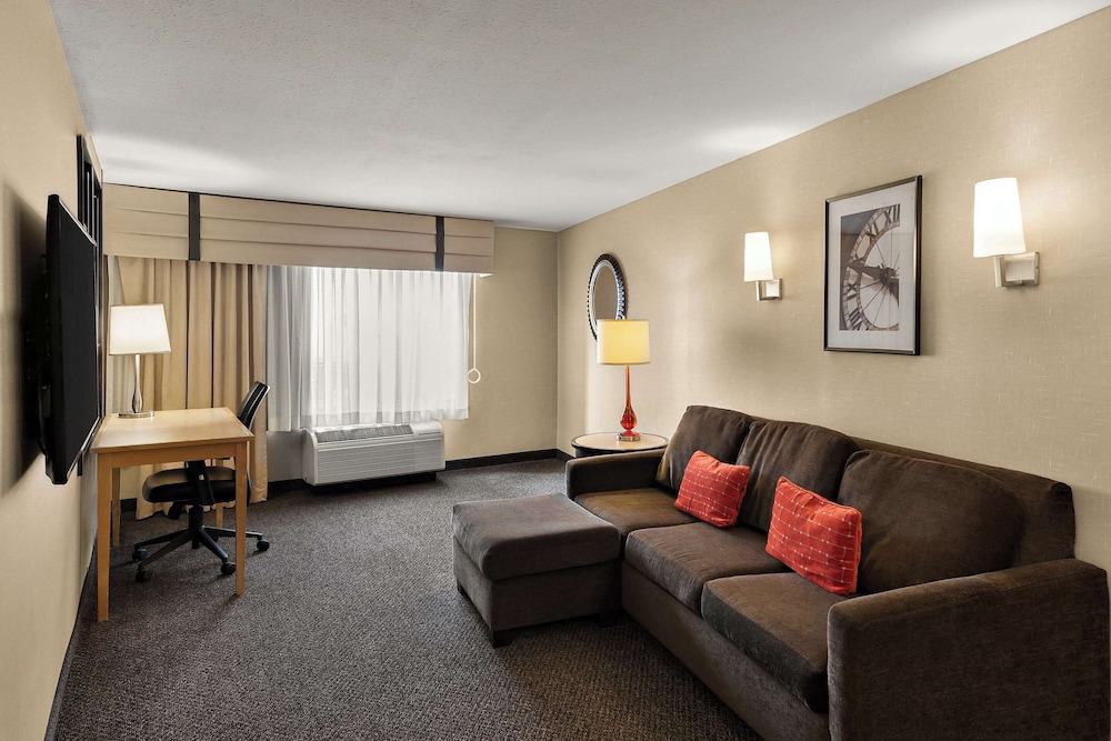 Suite, Multiple Beds, Accessible, Non Smoking - Photo 10