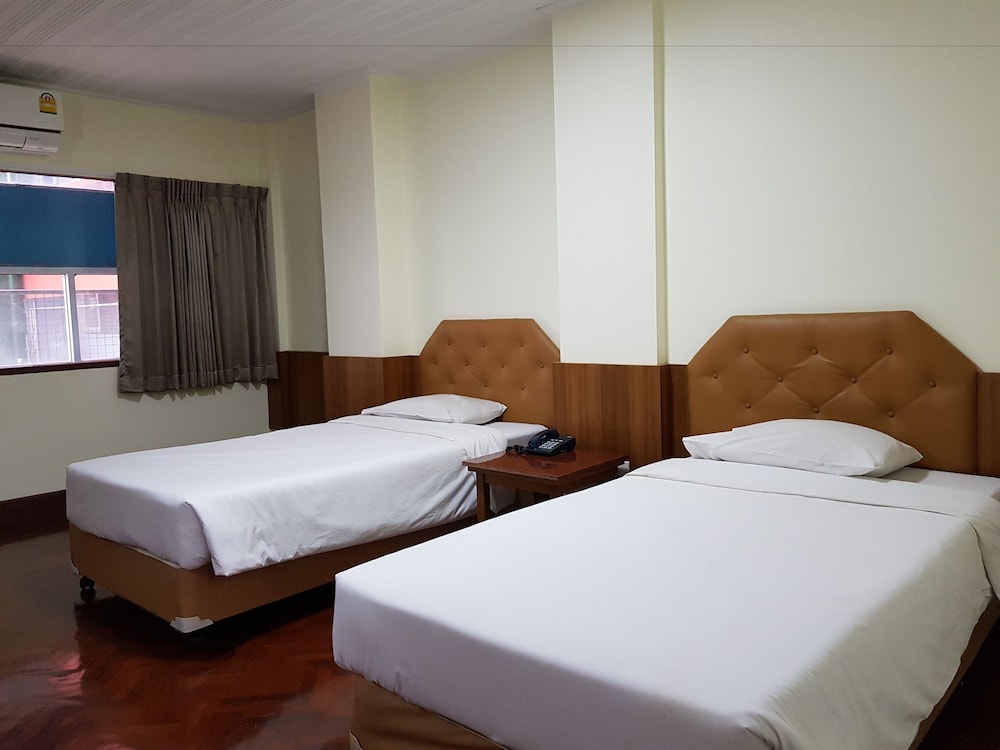 Standard Twin Room, 2 Twin Beds photo 3
