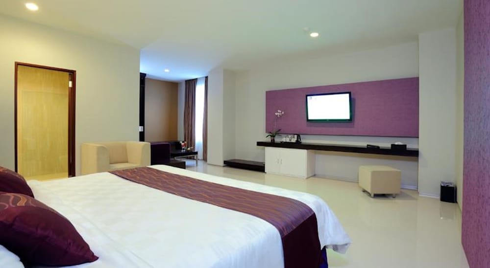 Suite (The Plaza) photo 2