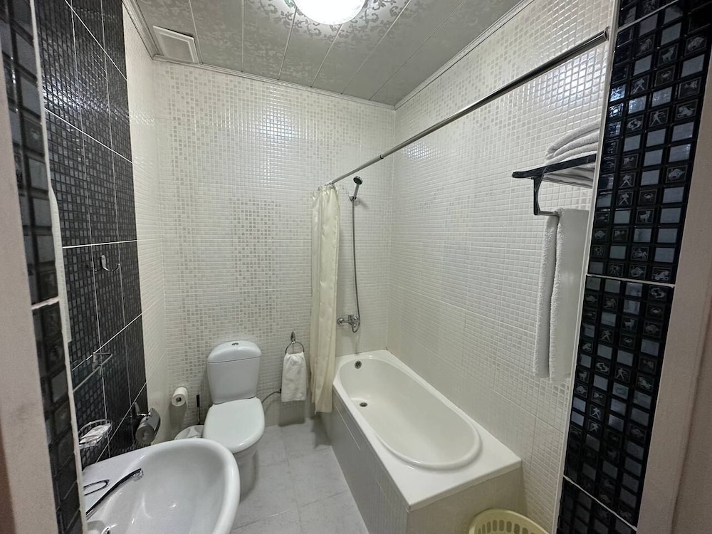 Standard Twin Room - Photo 4